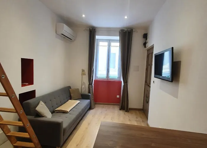 Studio entièrement rénové vieille ville